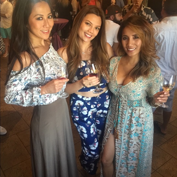 Over the shoulder floral top - Picture 3 of 4